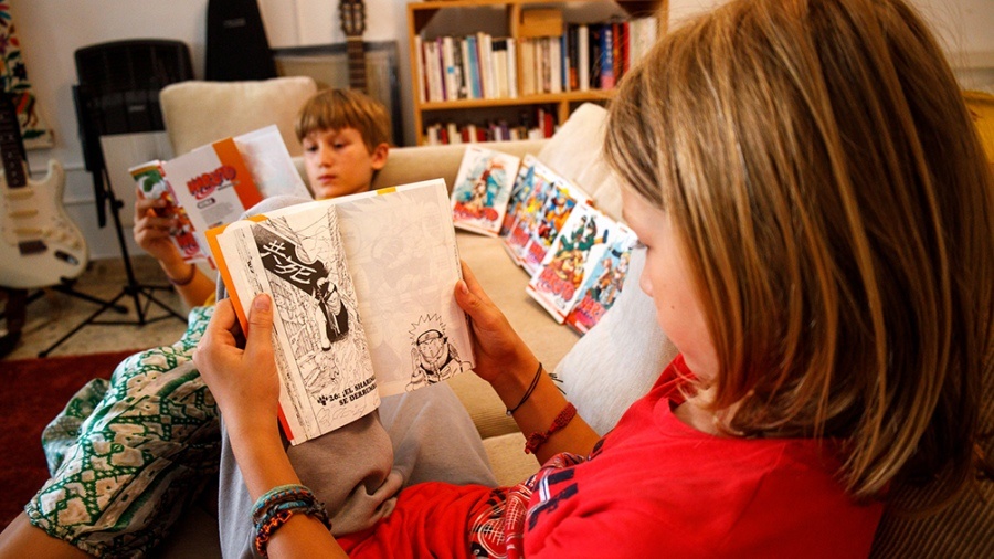 Con detalles mínimos e historias realistas, el manga atrapa a los lectores jóvenes argentinos