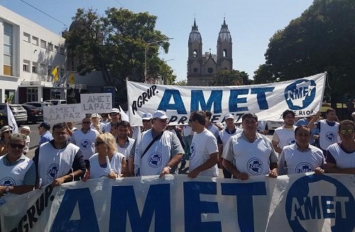 Docentes: "No se puede hablar de recomposición salarial", indicaron desde AMET