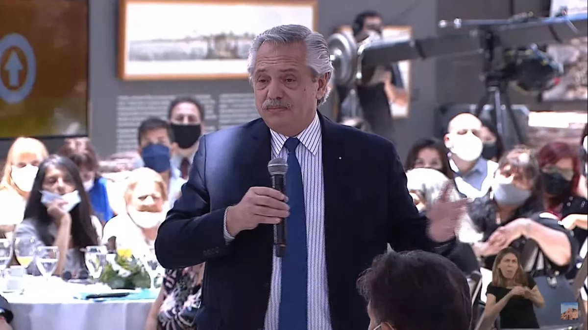 Anunciaron un bono de 20  mil pesos  para más de 350  mil trabajadores estatales