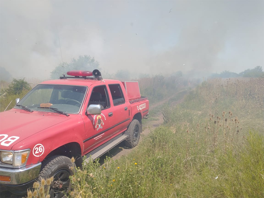 Intensa labor de los Bomberos  para sofocar varios incendios