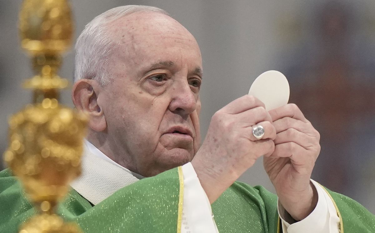 Ángelus del Papa: "La Palabra es el faro que guía el camino sinodal iniciado en la Iglesia"