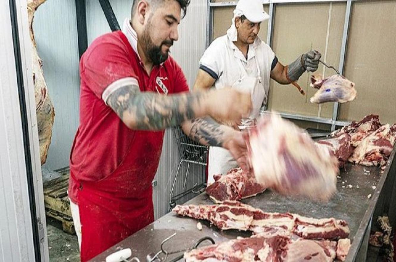 Acuerdos para fijar precios cuidados en carne y útiles escolares