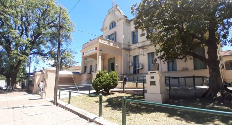 Pagaron por un bebé nacido en el hospital Centenario, ahora la Justicia los condenó y deben resarcir al niño