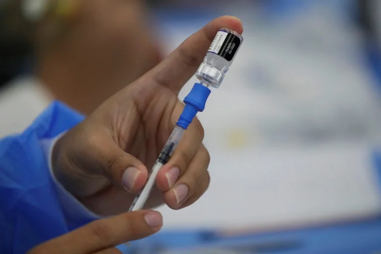 La vacuna de Pfizer contra el COVID para bebés y niños menores de 5 años podría estar disponible en febrero