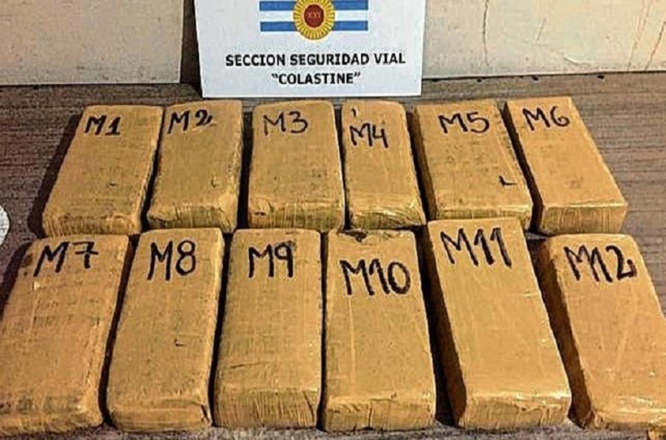 Detuvieron en la ruta 168 a tres personas que viajaban a Paraná con 14 kilos de droga