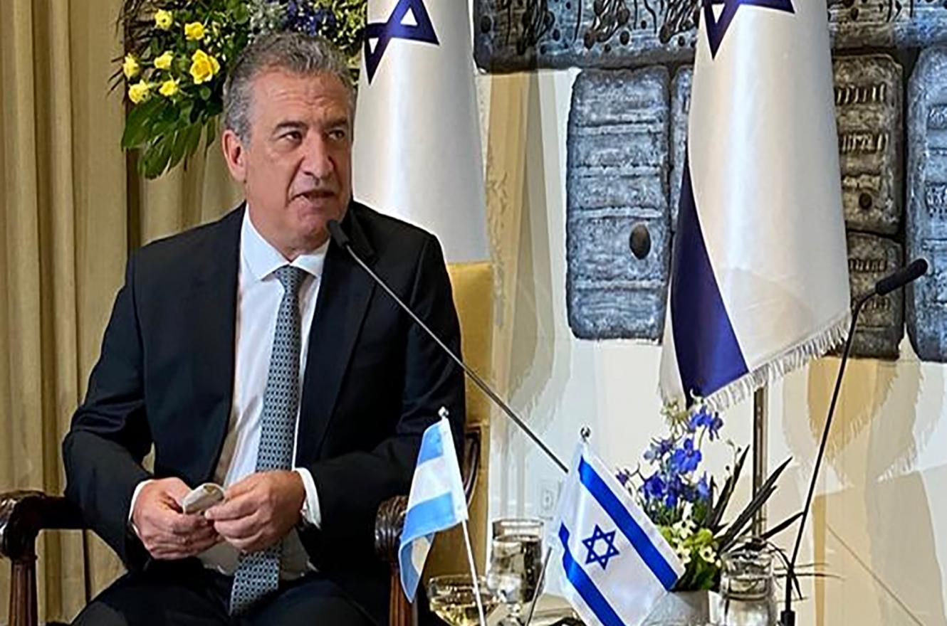 Pidieron que   Urribarri "dé un  paso al costado" de  las embajadas   de Israel y Chipre
