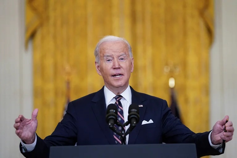 Biden dijo que Putin comenzó a invadir  Ucrania y anunció un bloqueo total a las  grandes instituciones financieras rusas