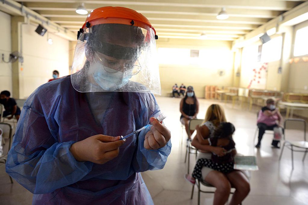 Reportan 157 muertos y  12.564 nuevos contagios de  coronavirus en la Argentina