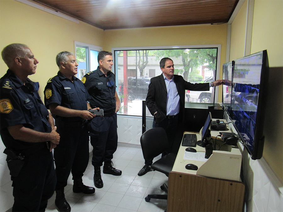 Hassell  recibió  a la cúpula  de la Policía  Departamental