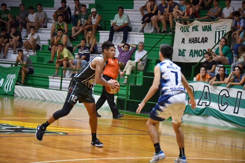 Trabajoso triunfo de Racing y abultada victoria de Central Entrerriano