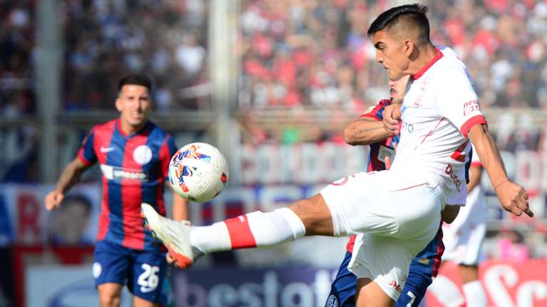 San Lorenzo y Huracán empataron sin goles en un clásico de pobre nivel