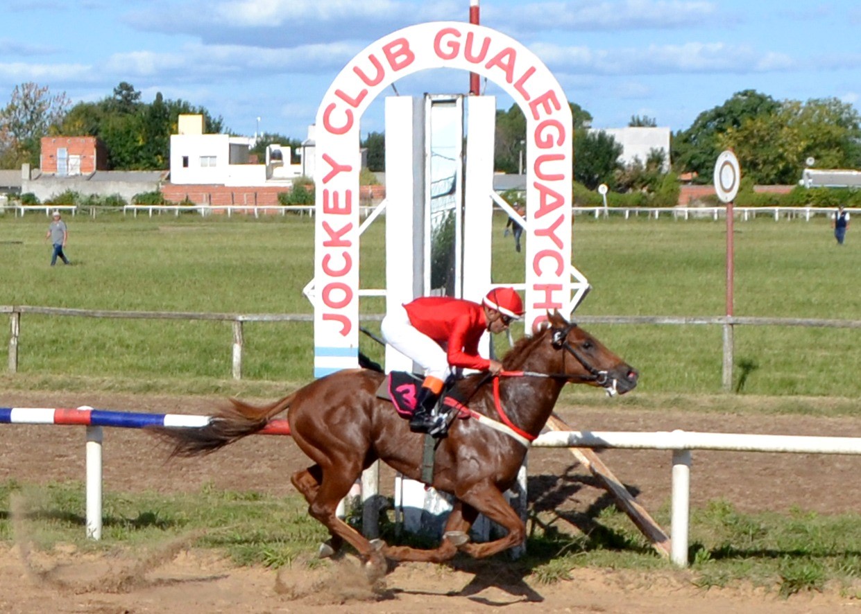 Turf: “Torino Kiin Ha” bailó al estilo del Carnaval.