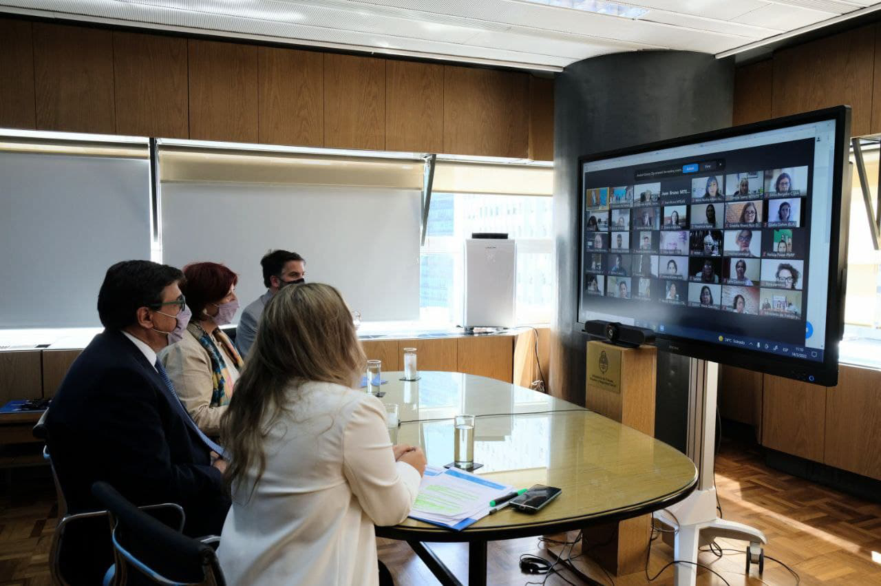 Se pone en marcha el programa de Fortalecimiento del Liderazgo de las Mujeres y Diversidades sexuales en organizaciones