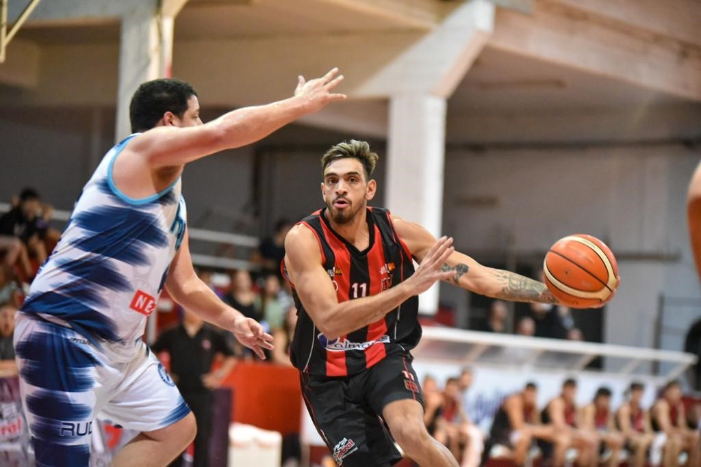 Central extendió su gran presente con un categórico triunfo ante Ferro