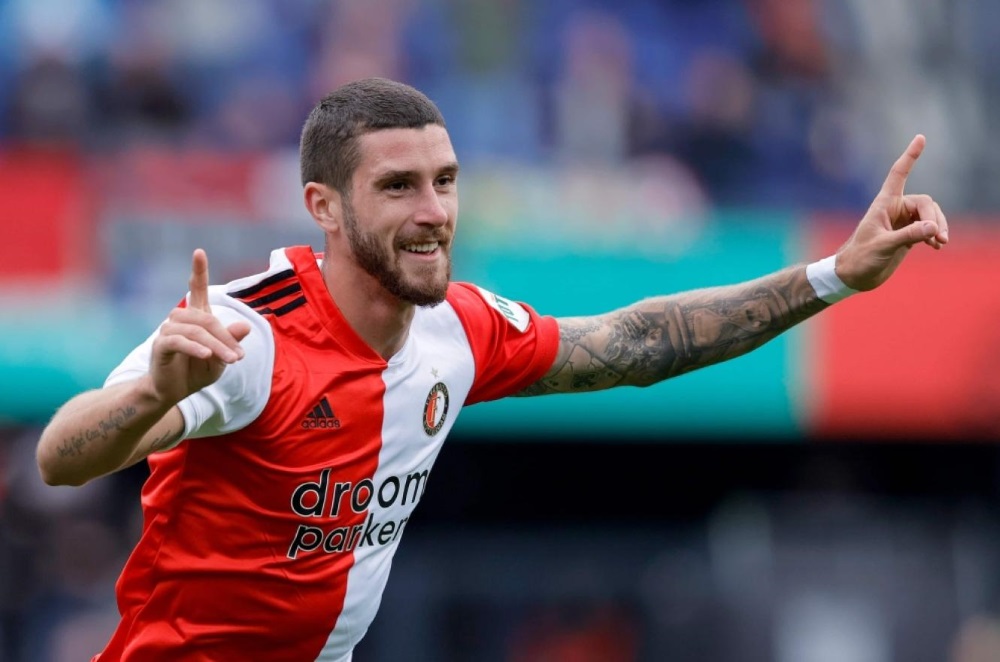 El defensor entrerriano Senesi está en el radar del seleccionado de Italia