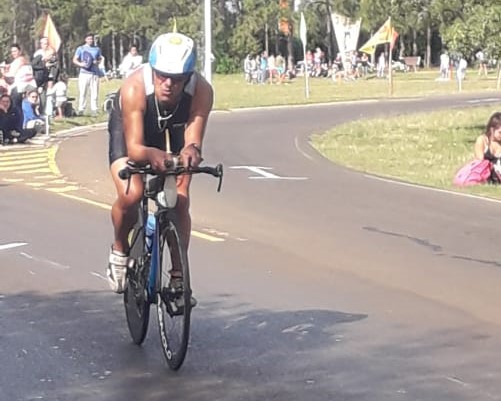 Con representaciones locales, se corrió el “Half Thiatlon Santa Ana”