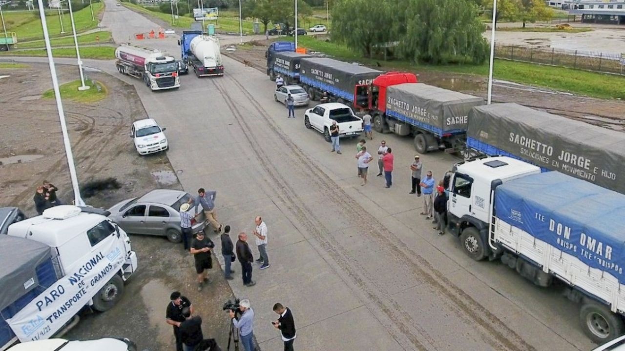 Falta de gasoil: los exportadores aseguran que se pierden 100 millones de dólares por día por el paro
