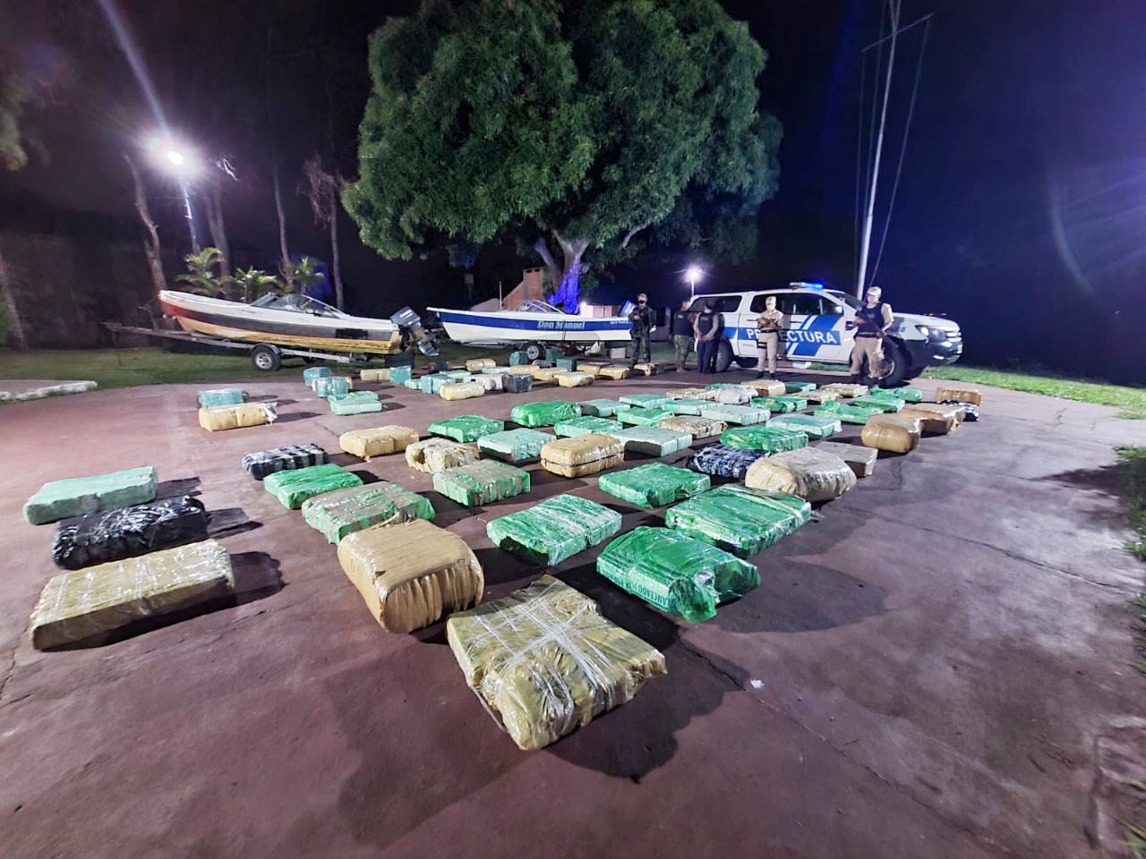 Prefectura y Gendarmería decomisan droga y mercaderías