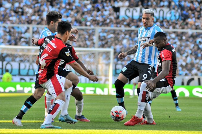 Racing empató con Newell's y clasificó a la próxima fase del torneo