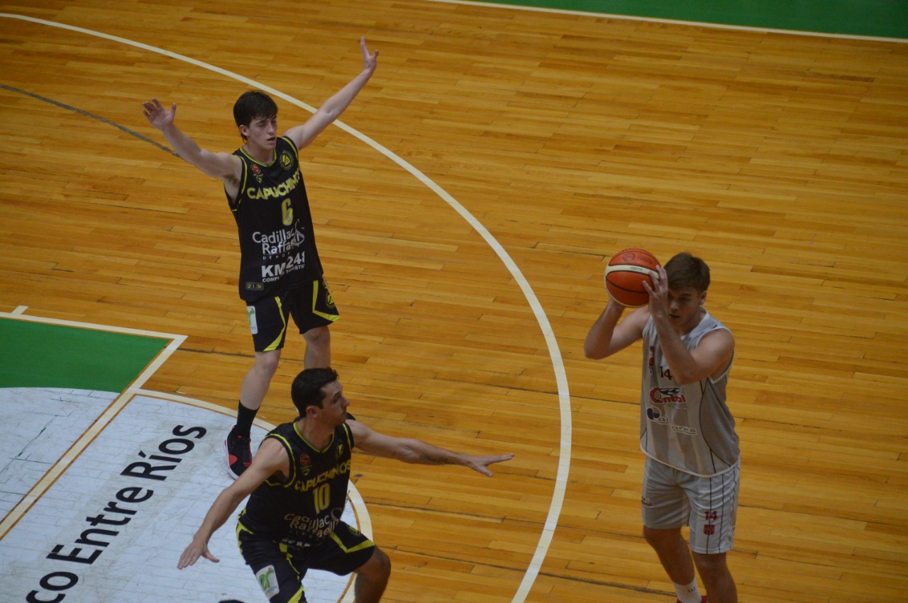 Central Entrerriano ganó en Concordia y sigue con vida