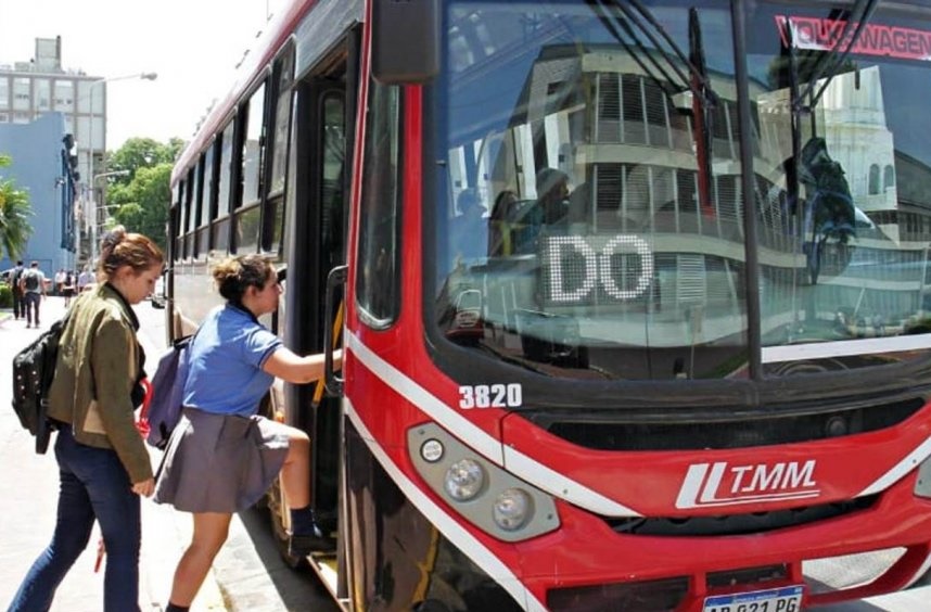 Conciliación obligatoria suspendió el paro de choferes de colectivos