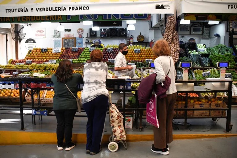Inflación: las consultoras  estiman  que podría cerrar cerca del 6% en abril
