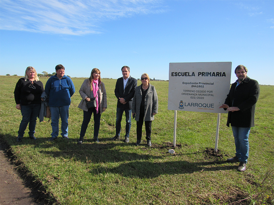Recorrieron el predio que donó la Municipalidad de Larroque para construir otra escuela primaria 