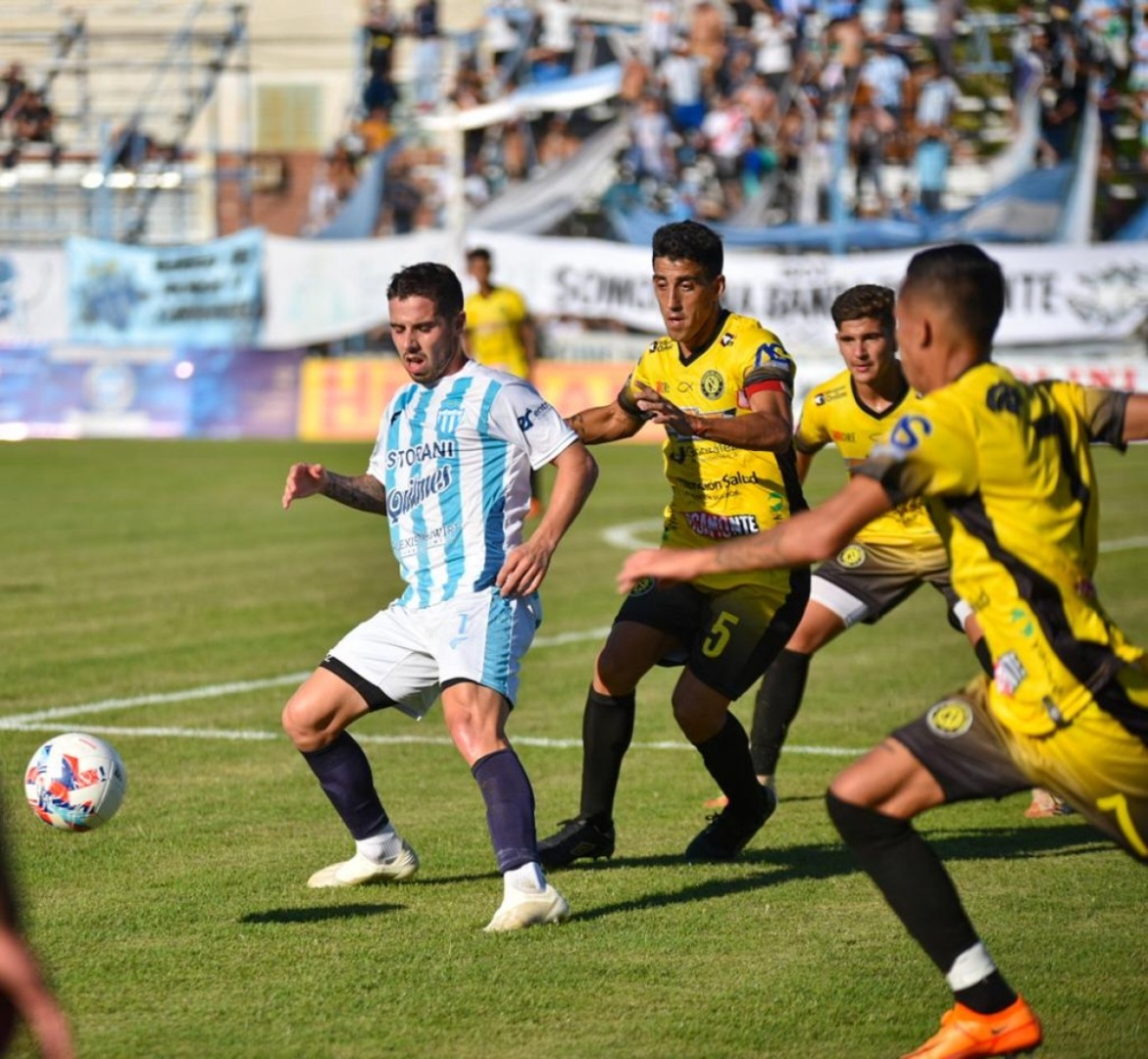 Juventud recibe a Sarmiento de Resistencia