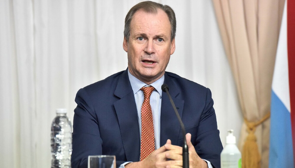 Bordet removió funcionarios y dio de baja la medida que prohibía calificar con menos de 4