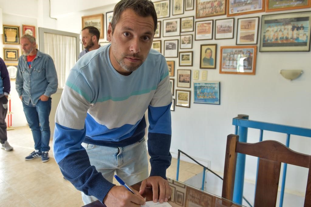 Javier Lenciza se convirtió en el nuevo DT de Juventud Unida