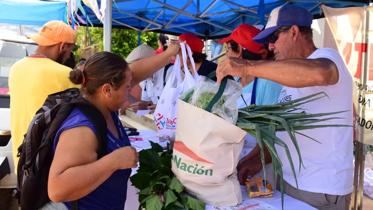 En 2021, el Gobierno gastó  más de 7 billones de pesos  en planes sociales 