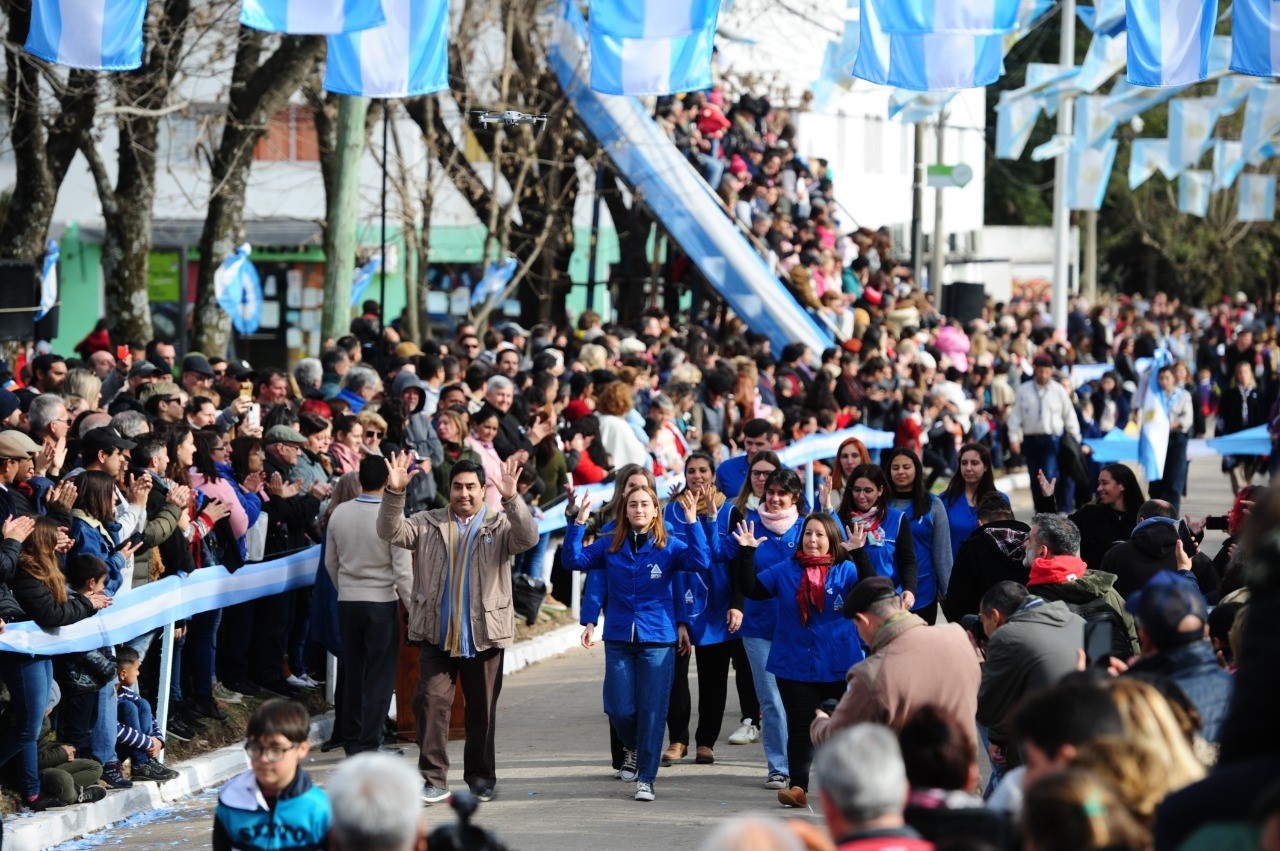 Multitudinaria fiesta por el “Día de la Bandera”