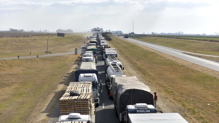 Según Transporte, la falta de gasoil en todo el país se resolverá “en 15 o 20 días”