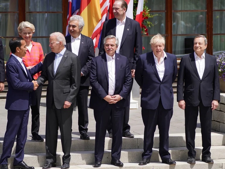 Alberto Fernández dialogó sobre la guerra en Ucrania con Macron, Scholz y Draghi