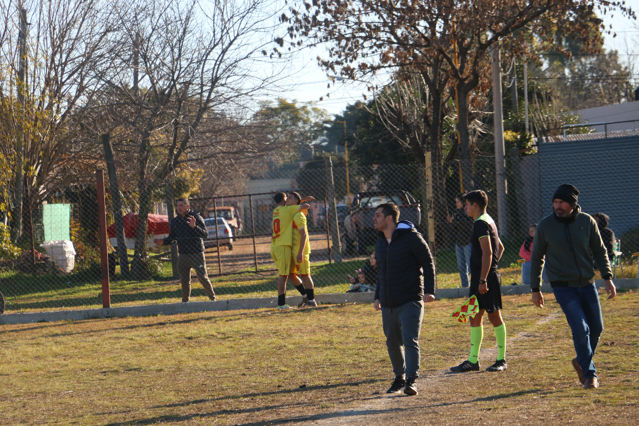 Fútbol Departamental: Sporting sorprendió a Deportivo Gurises y lo goleó 4-0