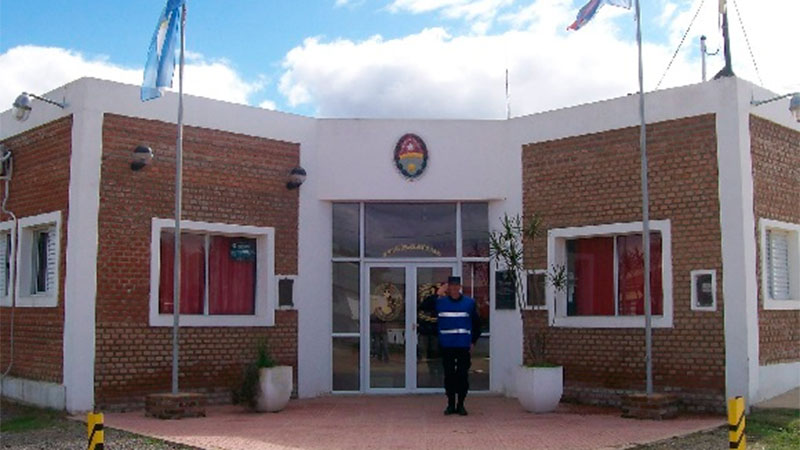 Por narcomenudeo la Policía secuestra droga y detiene a dos individuos