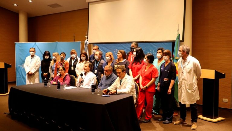 Realizaron el primer reemplazo de aorta abdominal de urgencia en la Argentina