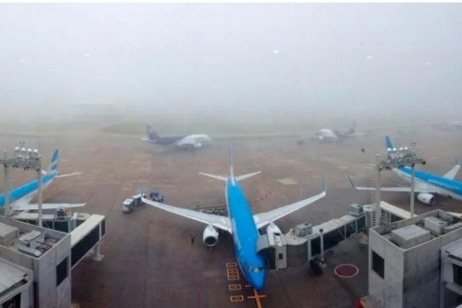 Niebla: más de un centenar de vuelos afectados en Ezeiza y Aeroparque