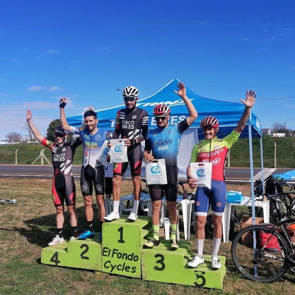 Ciclistas locales en Gualeguay