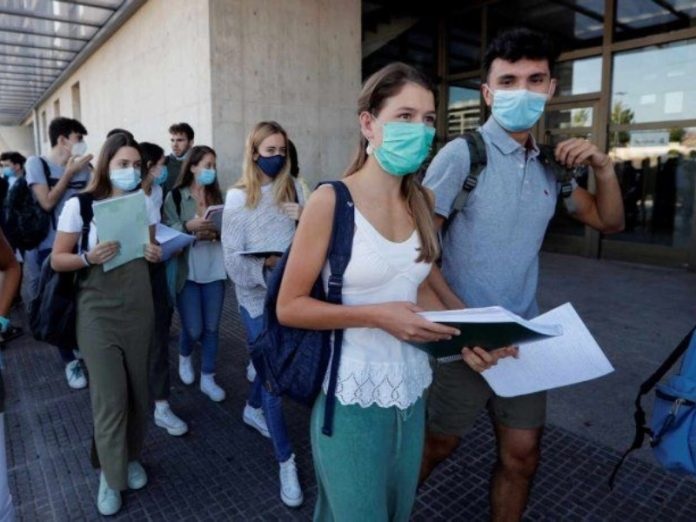"La idea de que somos 'la generación de cristal' marca muchos prejuicios", coinciden jóvenes
