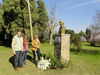 En Larroque, homenajearon a la escritora María Esther de Miguel