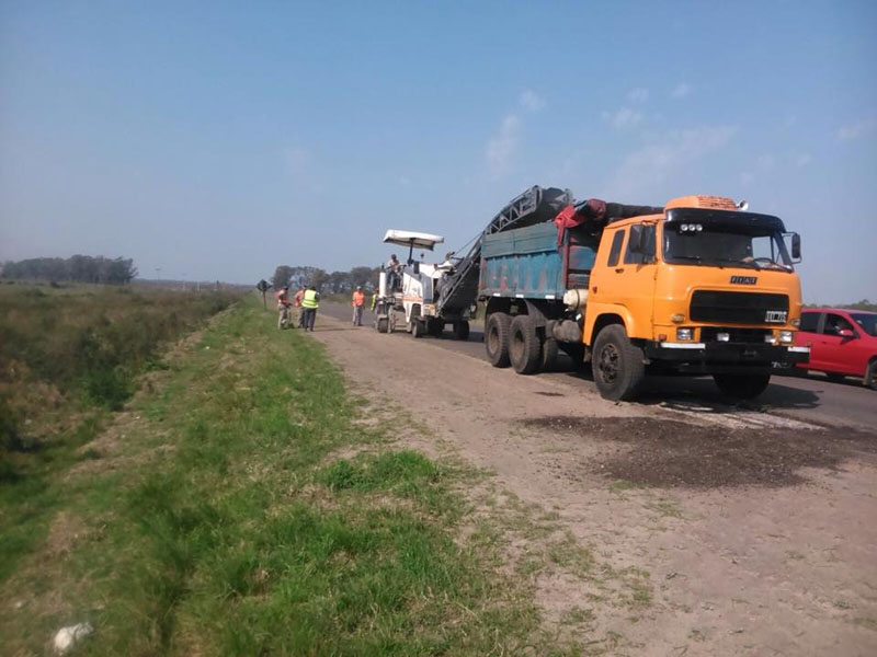 Tras años de reclamos, comenzaron  los trabajos de bacheo en la ruta 20 