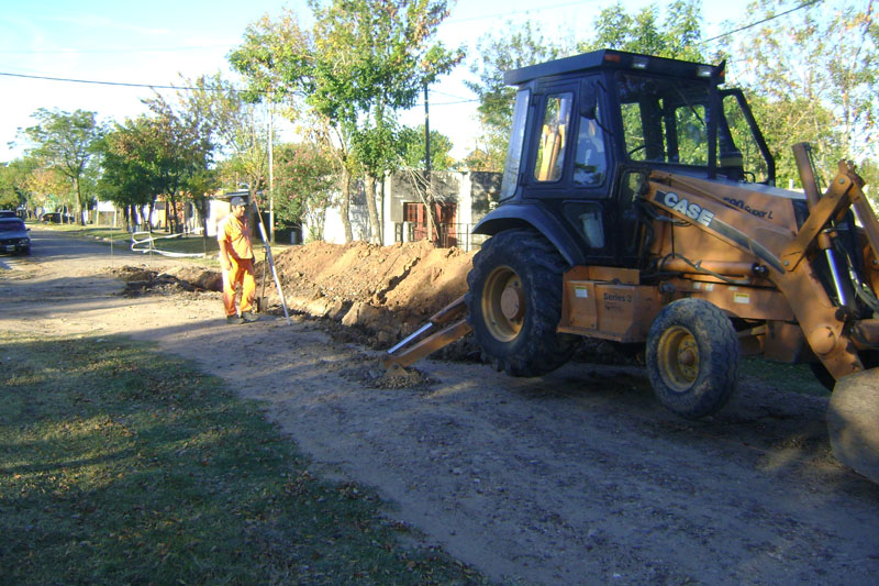 Larroque: extienden la red de cloacas en diferentes barrios