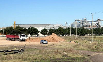 Urdinarrain: denuncian que empleados de vialidad venden broza a privados