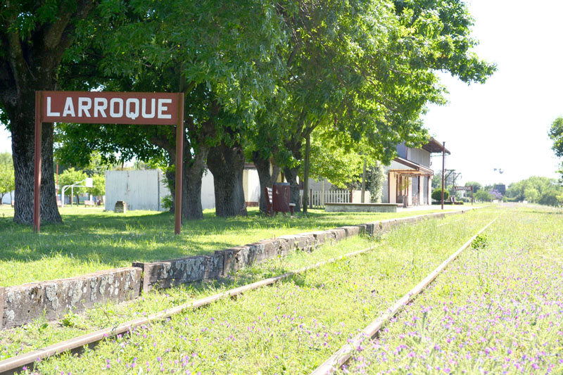 Larroque vivió un aniversario  en un clima enrarecido