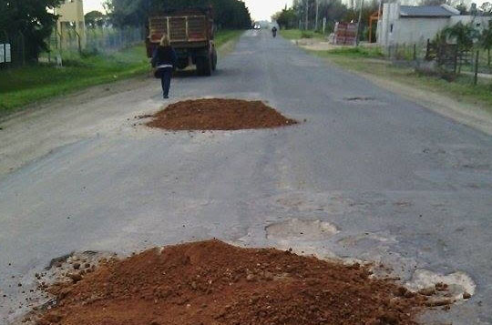 Vecinos de Pueblo General Belgrano realizaron mejoras en el camino que va hacia Ñandubaysal