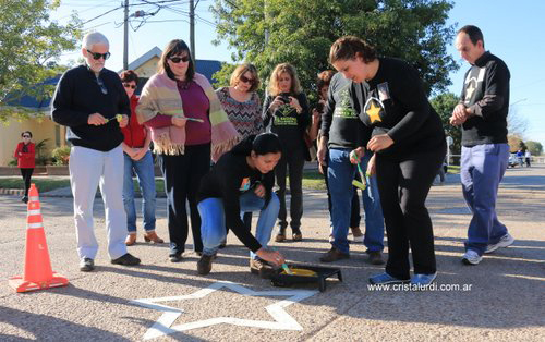 En Urdinarrain se pintó una Estrella Amarilla en homenaje a Gastón Ferri
