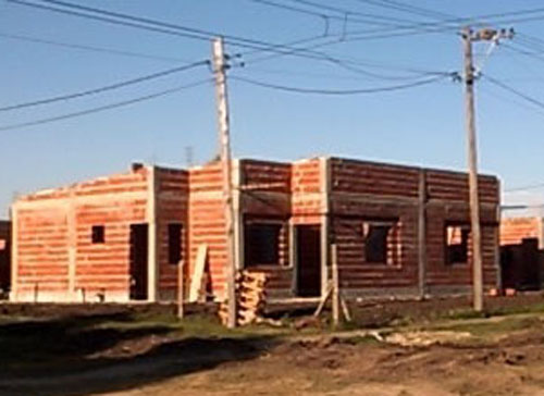  Larroque: avanza a buen ritmo la ejecución de 20 viviendas del IAPV