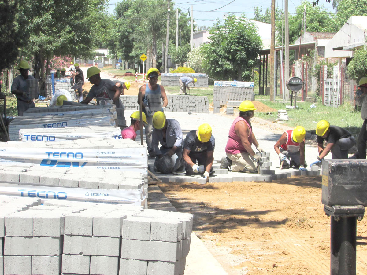  En Pueblo Belgrano, avanza la  obra de pavimento articulado