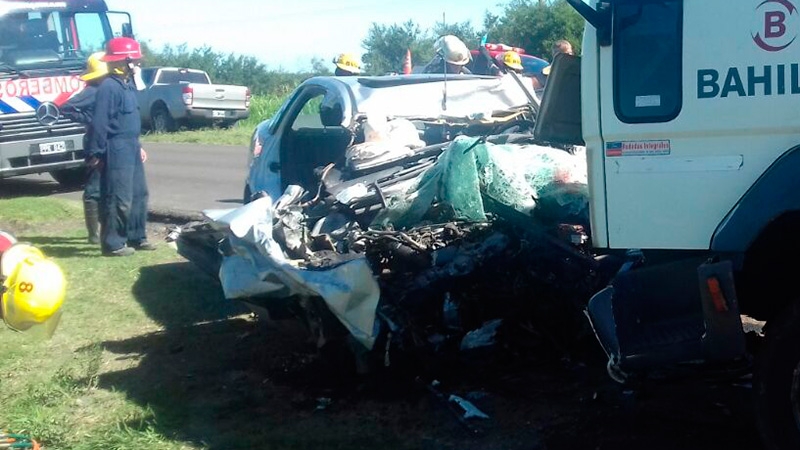 Falleció la mujer que estaba grave tras el violento choque entre auto y camión
